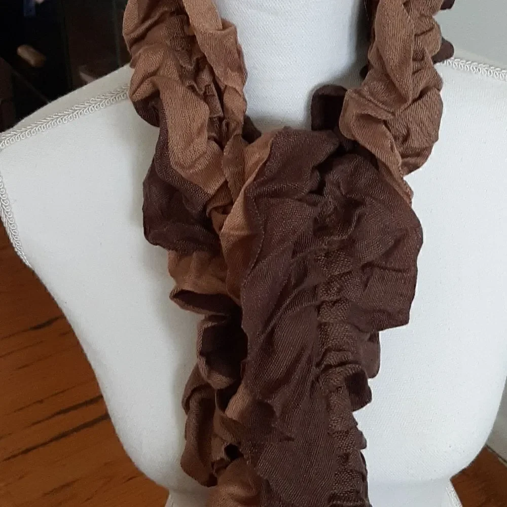 Scalloped scarf